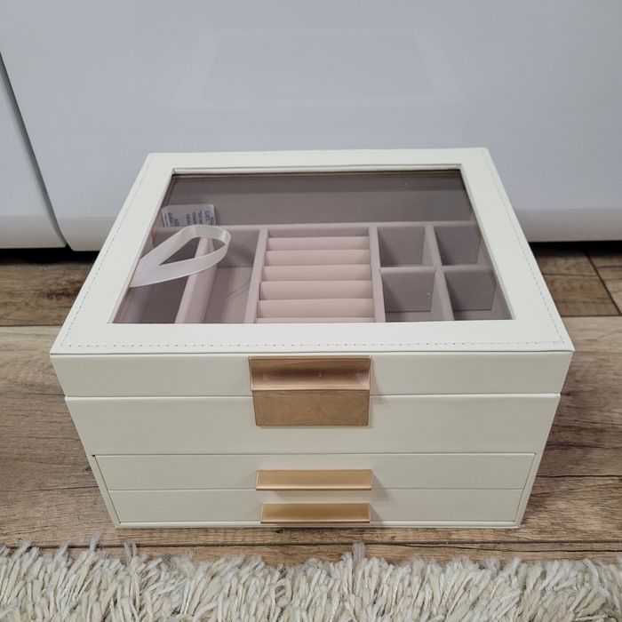 Szkatułka na biżuterię