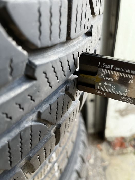 Opony zimowe 215/70R16