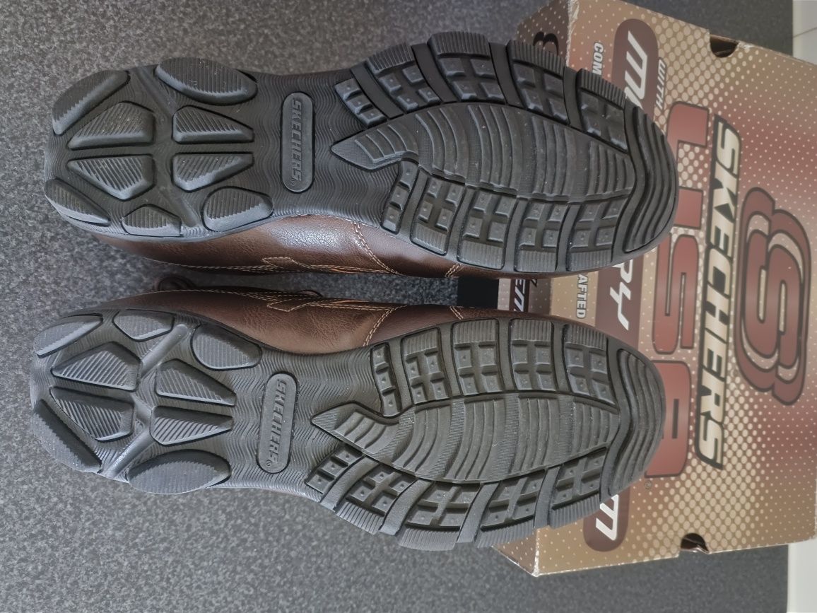 Skechers em couro