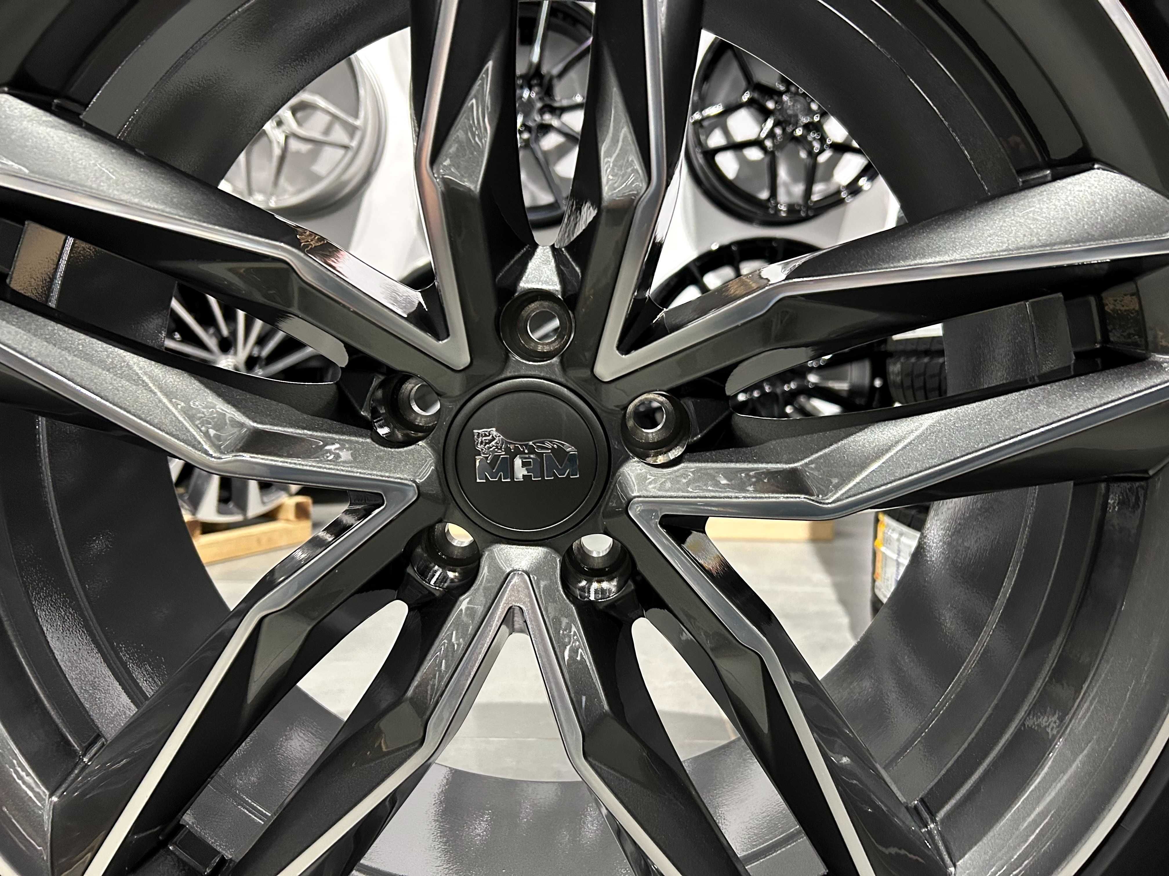 Koła letnie MAM RS3 20 5x112 ET30 Audi A6 C7 A7 4G Pirelli 255/35R20