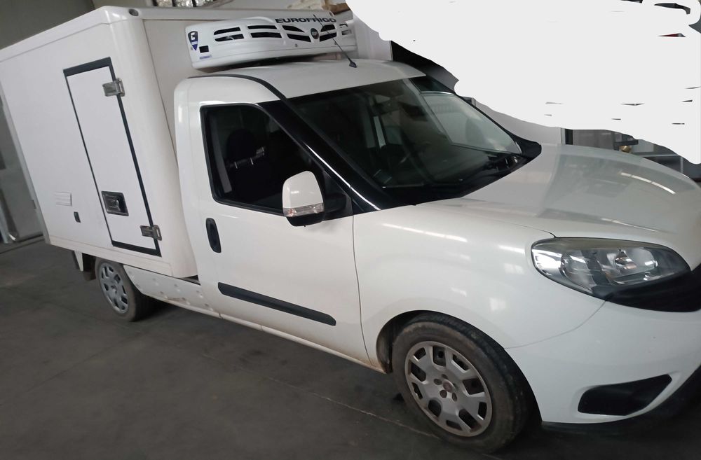 Fiat Doblo com caixa de frio para 3 europaletes