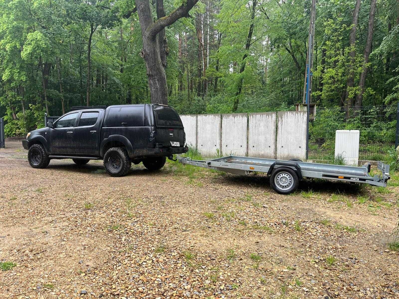 Wynajem Toyota Hilux pickup offroad - auto do zadań specjalnych.