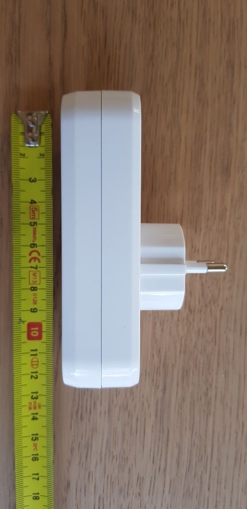 Rozgałęźnik 230V podwójny z gniazdami USB.