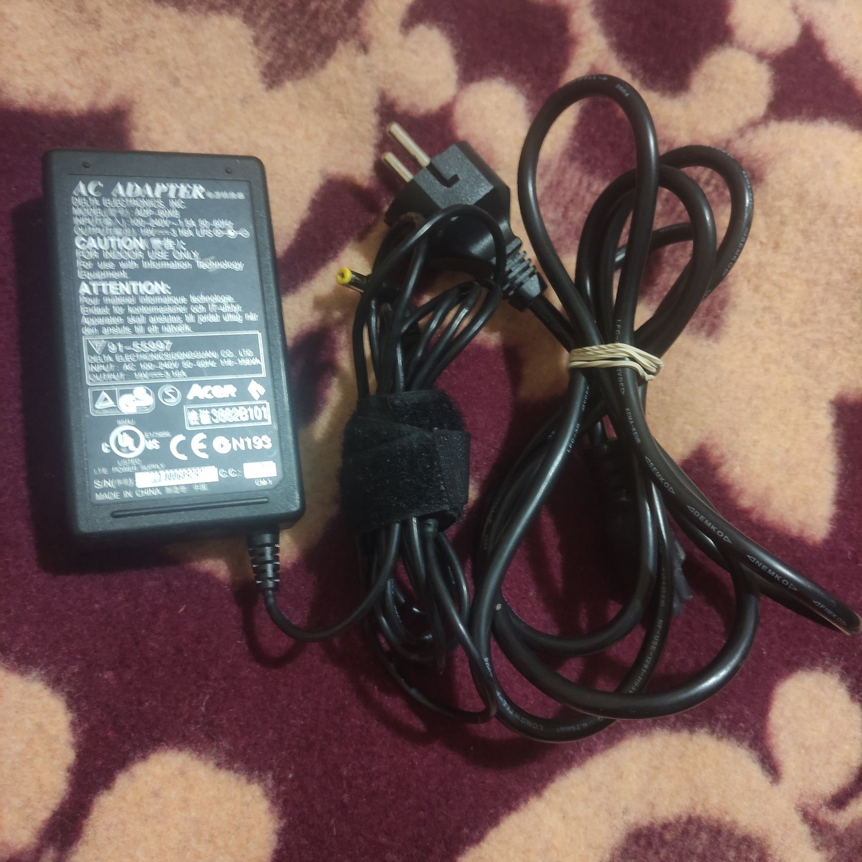 Адаптер Acer 9155997 напруга19,5 V.