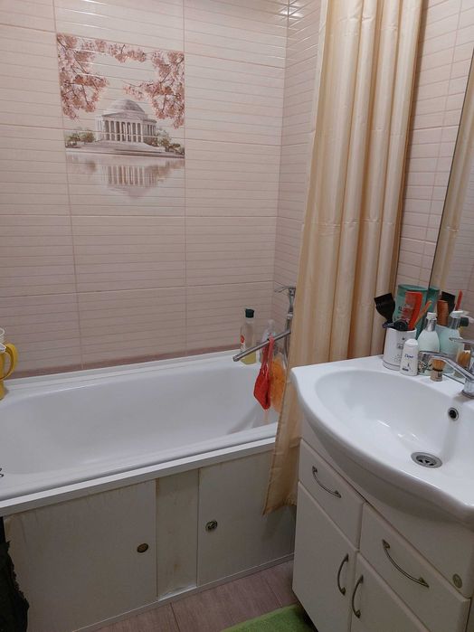 Продаж. Трикімнатна квартира. Район Ювілейний. Цегла.  Під програму.