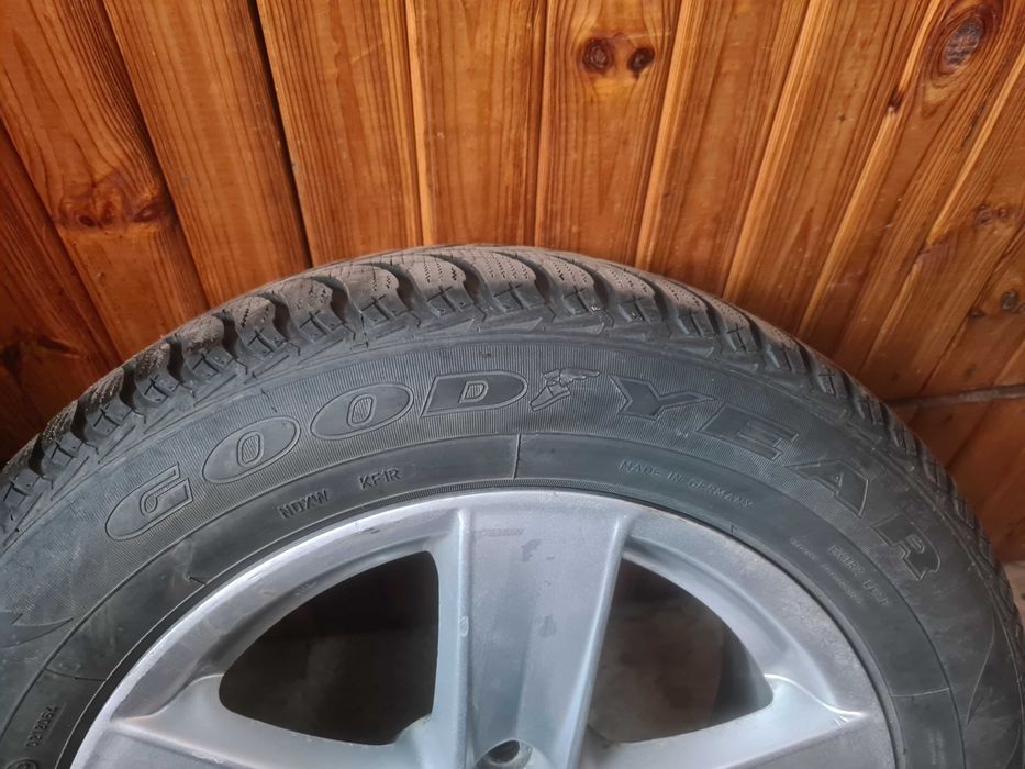 Зимива резина Goodyear б/в