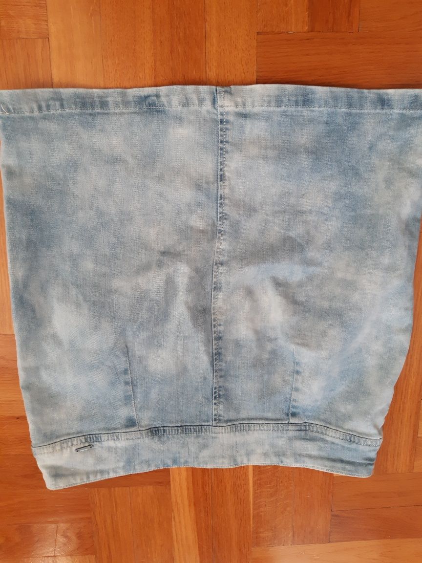 Jeansowa  spódnica  krótka