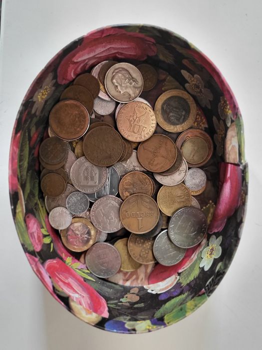 Varias notas e moedas