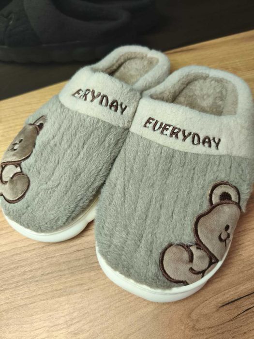 Brązowe kapcie pantofle papucie po domu buty ciepłe 44-45 26 cm