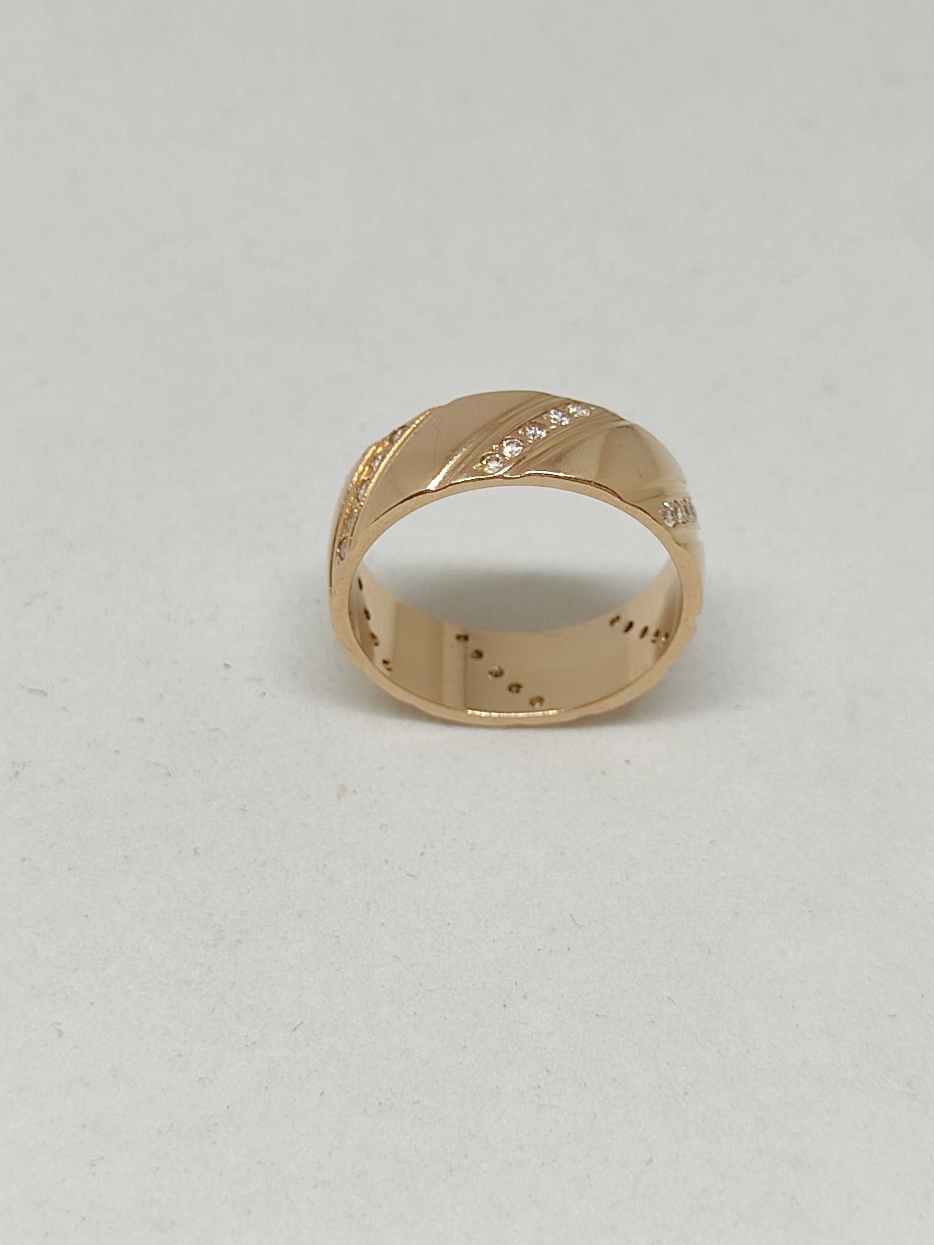 Золотое кольцо 585" с фианитами