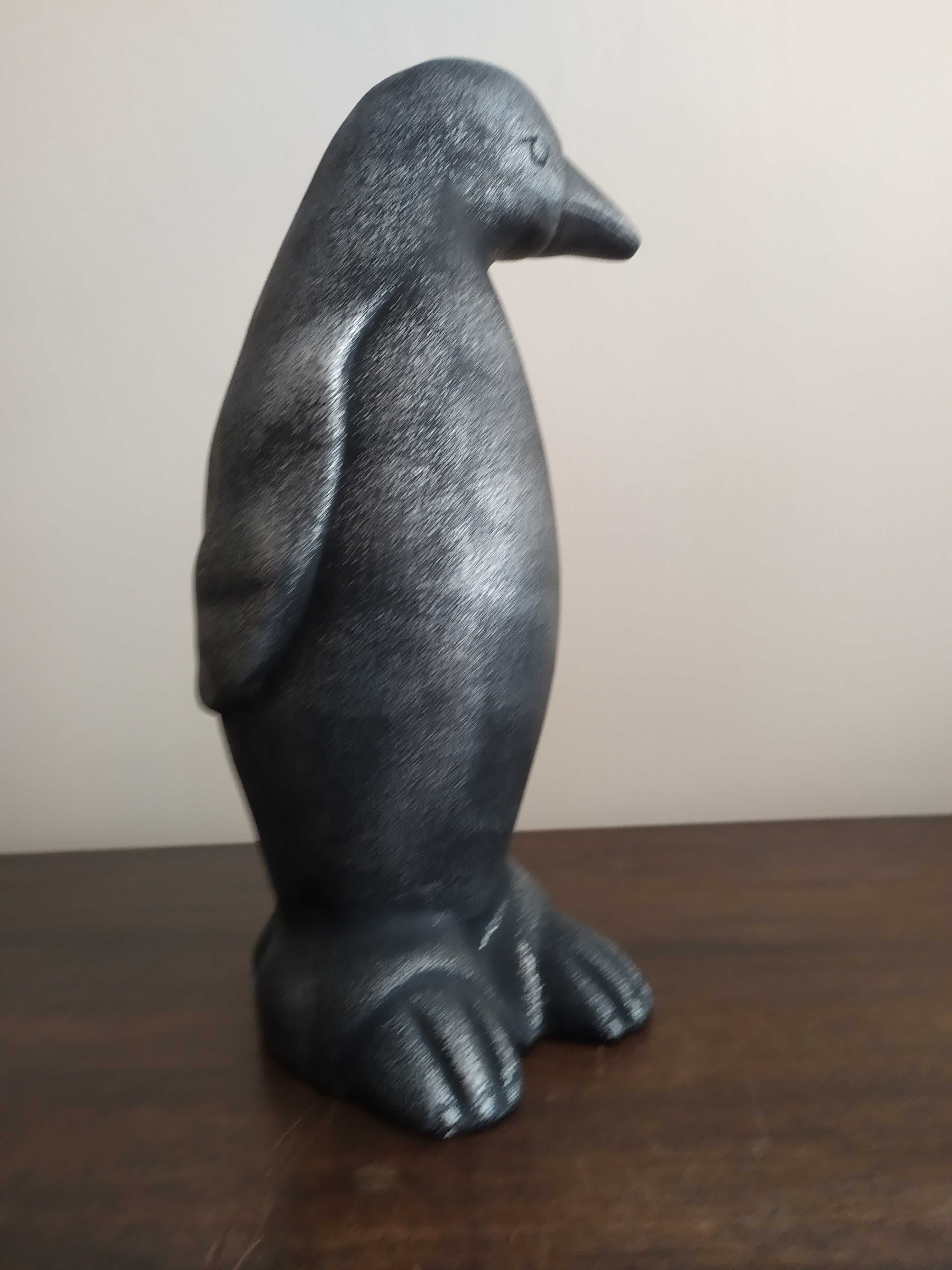 Ceramiczna figurka Pingwina, Rzeźba naturalnych rozmiarów