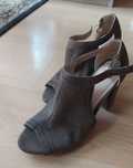 Buty na obcasie 37