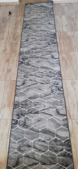 Dywan na schody korytarz przedpokój szary plaster miodu 375x70cm