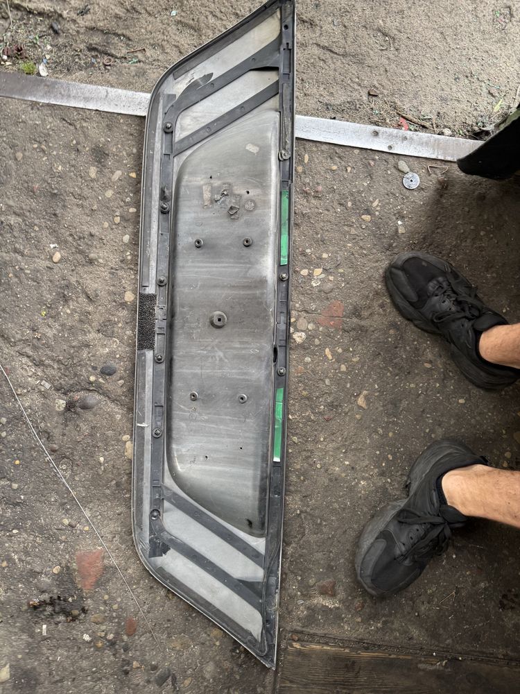 Mercedes W211 Blenda klapy bagażnika