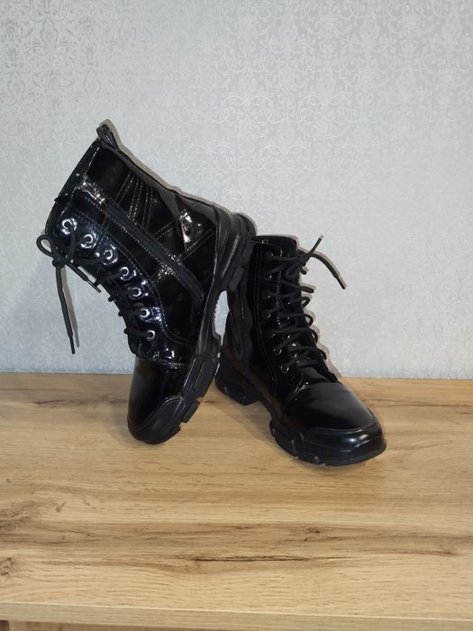 Лаковані ботінки осінь-весна