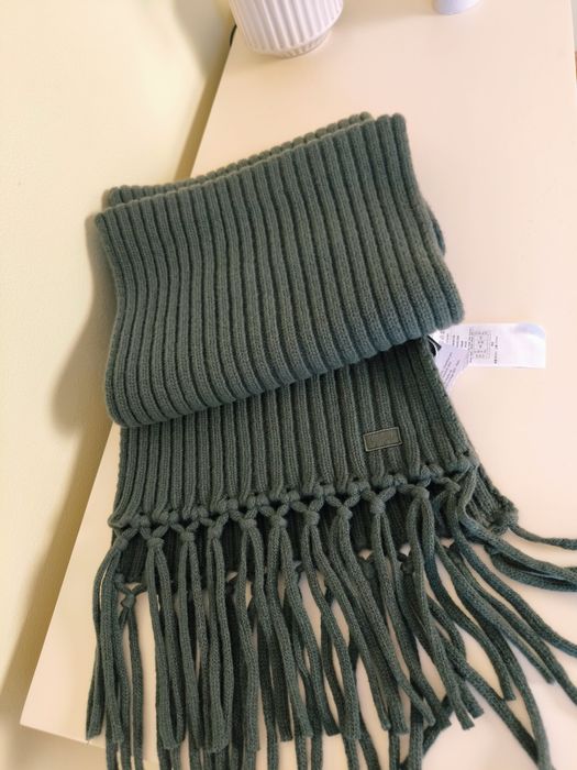 Weekend max mara bimba вовняний шарф вовна 100%
офіційний оригінал.