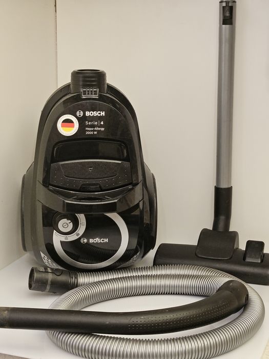 Пилосос BOSCH Series 4 на 2000Вт контейнерний/безмішковий