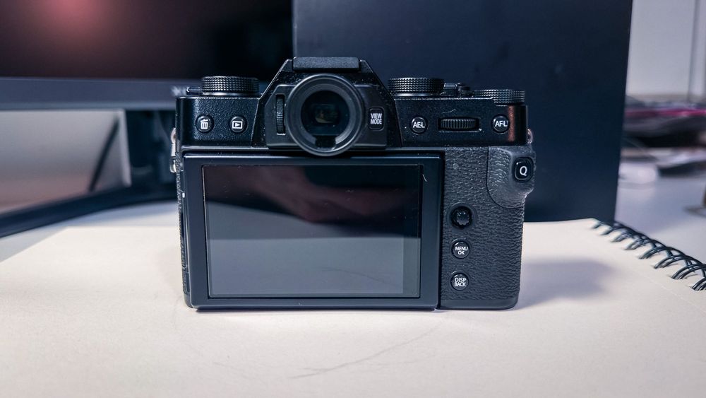 Fujifilm XT30 II Body + extra bateria z ładowarką + pasek Smallrig