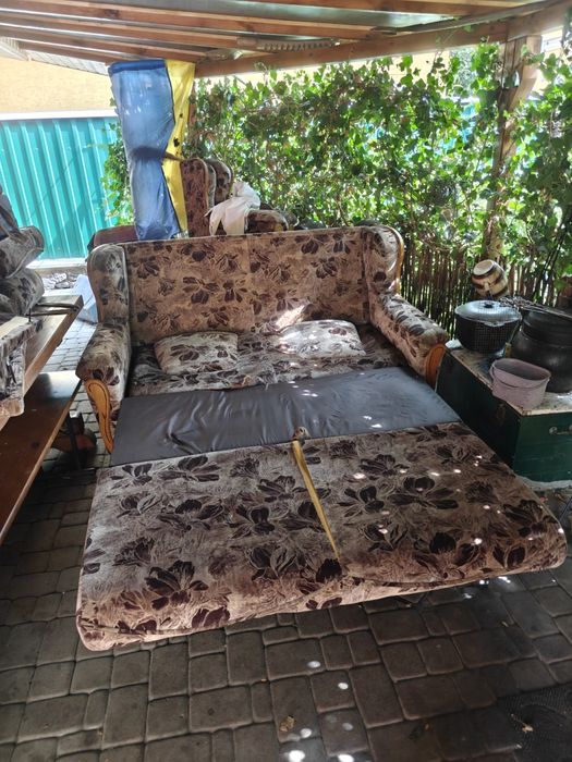 Диван з кріслами