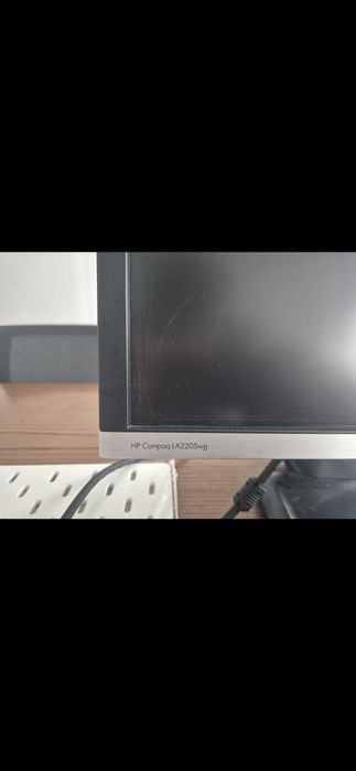 Kit Escritório – Monitor + Suporte IKEA Skådis + Descanso para Pés