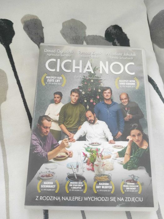 FILM DVD Cicha Noc z rodziną wychodzi się na zdjęciu najlepiej