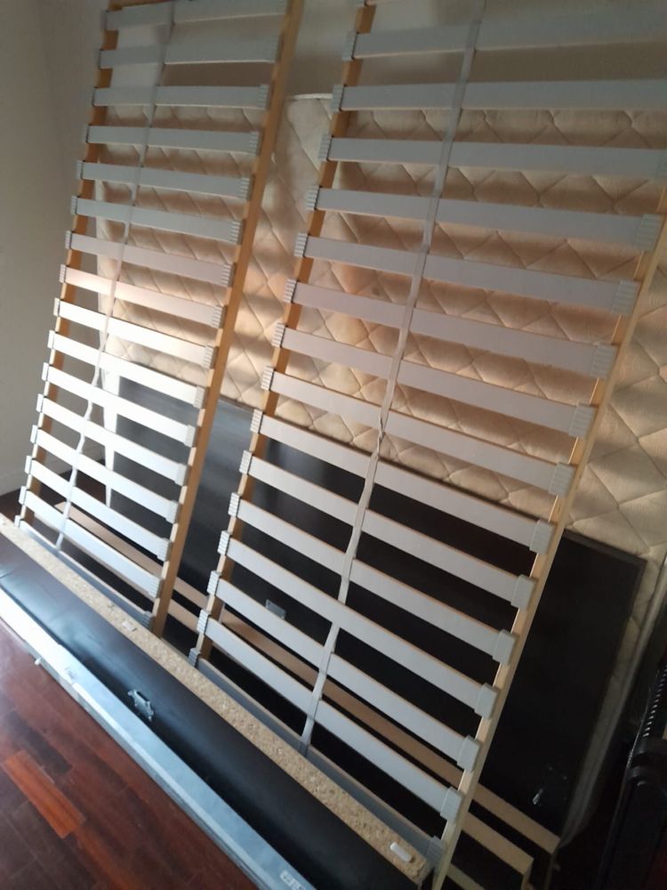 Cama de Casal King (Preta) com colchao