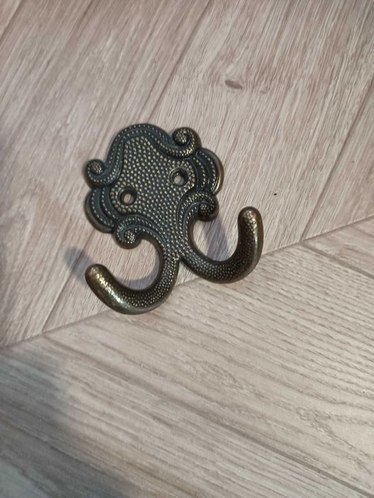 Wieszaczek na ręcznik metalowy podwójny retro