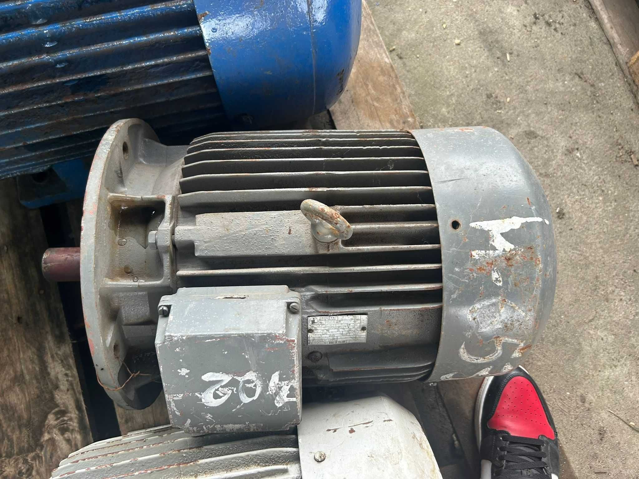 Silnik elektryczny 45 kW 1480 r/min, 3x 15 kW 2940 r/min