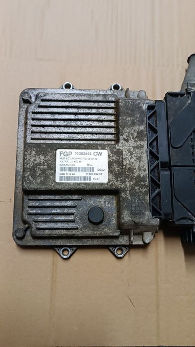 Блок управління двигуном Опель Астра Н Z13dth  , gm 55202542 CW.