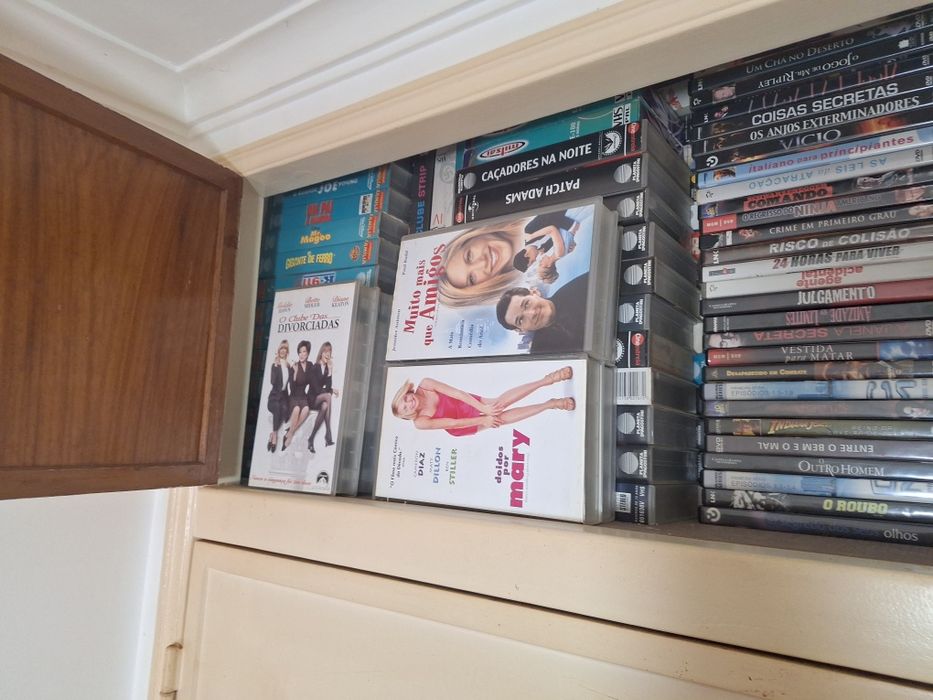 Mais de 300 filmes em DVD e cassetes BETA e VHS impecaveis