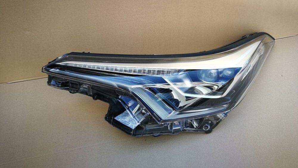 TOYOTA CHR LAMPA REFLEKTOR LED USZKODZONA