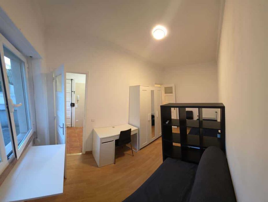 T1 com terraço privado — Roma-Areeiro, Lisboa