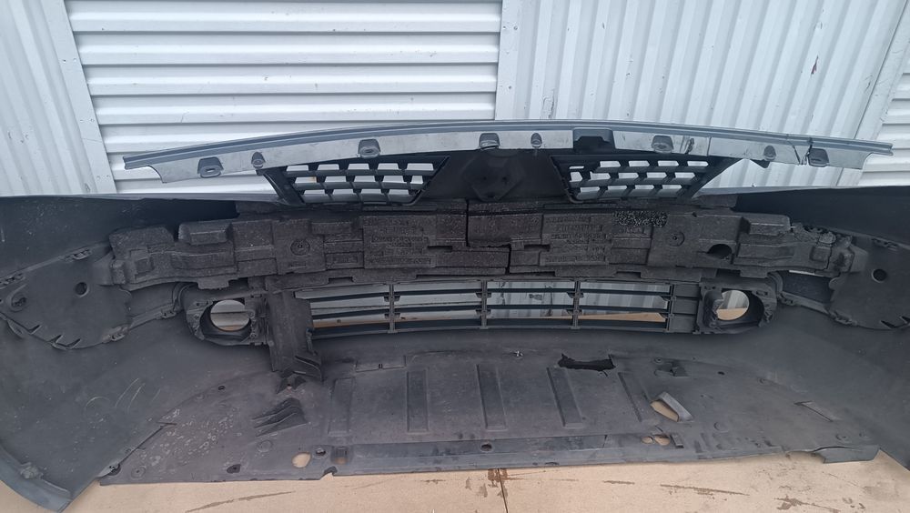 Vendo parachoque de frente Renault  Scenic ano 2003/09