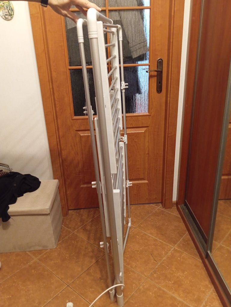 Elektryczna suszarka na pranie Noveen ECD50
