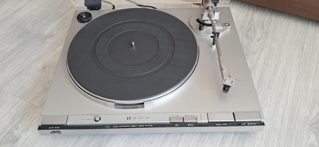 Gramofon jvc l-f41