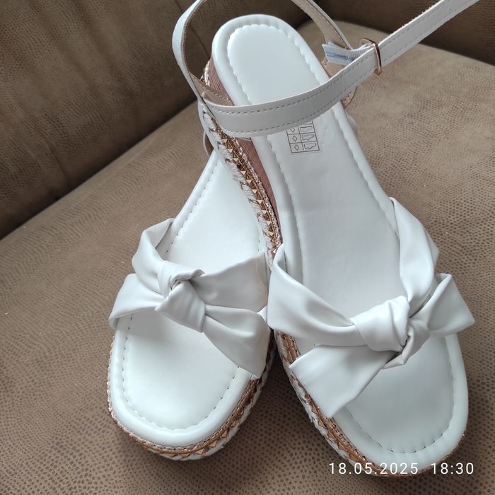 Білі босоніжки 41 розмір