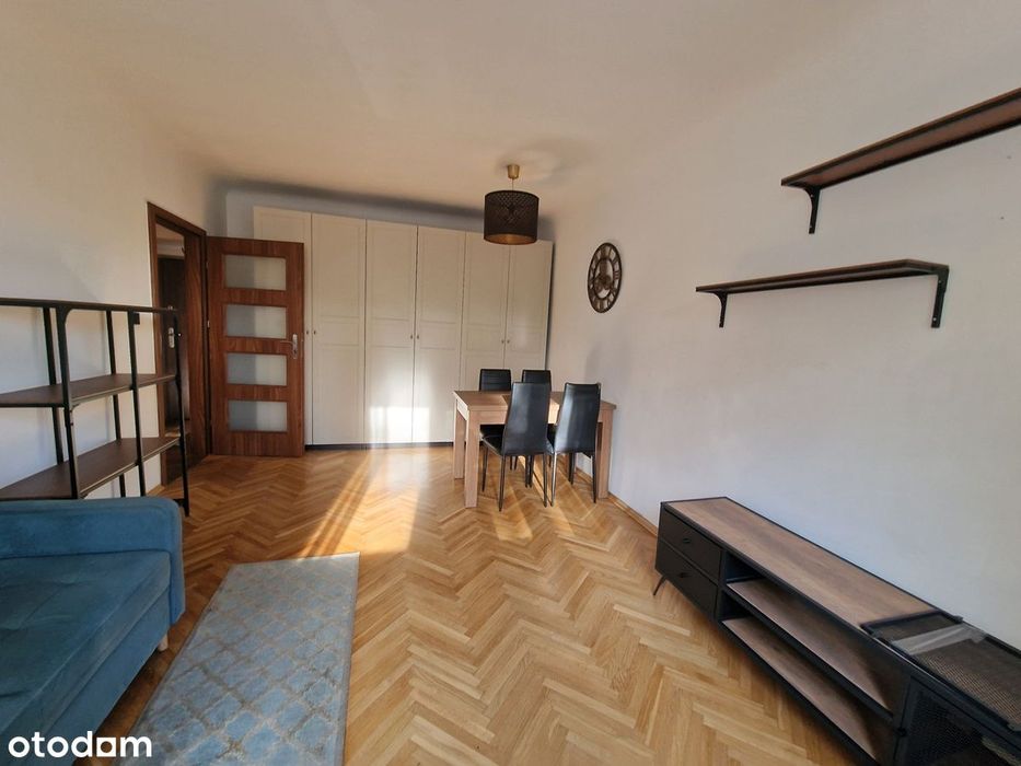 ul. Dzielna 3a, 500 metrów Metro Ratusz Arsenał, 2 pokoje