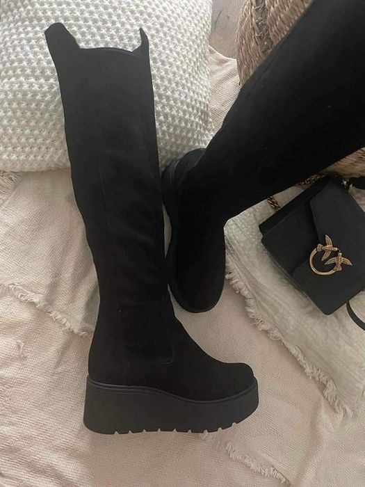 Eleganckie kozaki na podwyższeniu kolory skóra naturalna