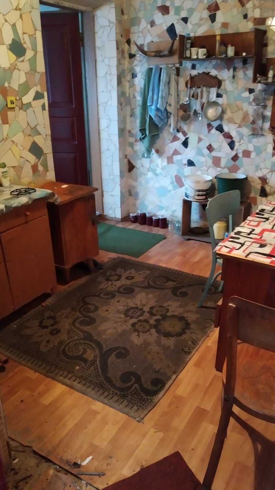 (3) Продам частину будинку у Луці-Мелешківській 1736