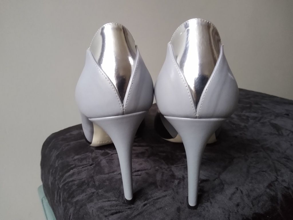Buty, szpilki  Pollini.