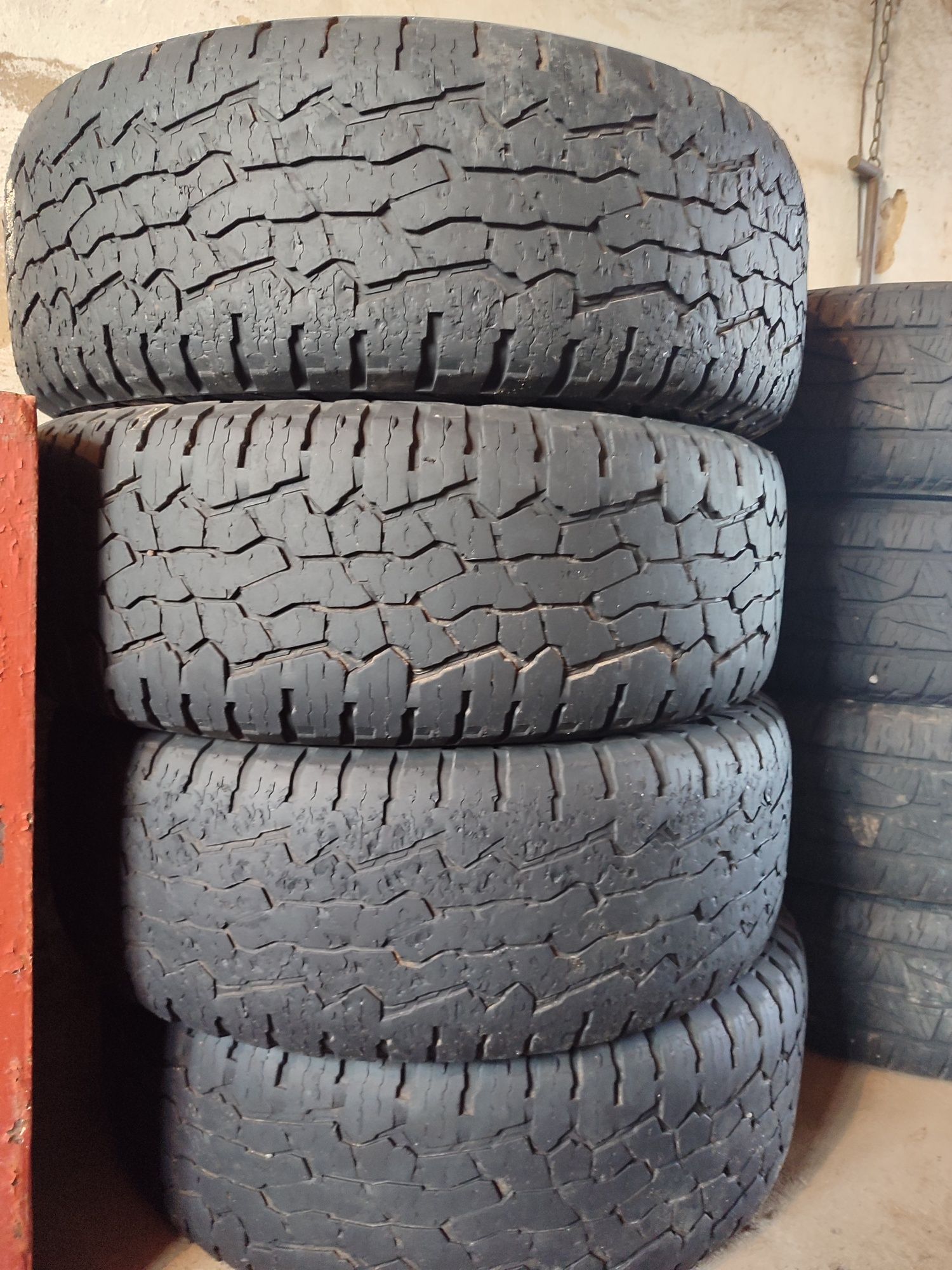 Шины 265/70/R17 Nokian Tyres AT