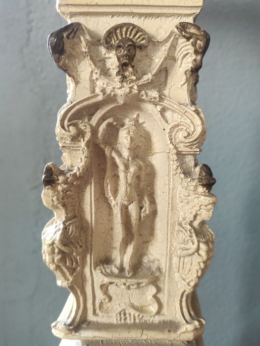 Altar antigo trabalhado