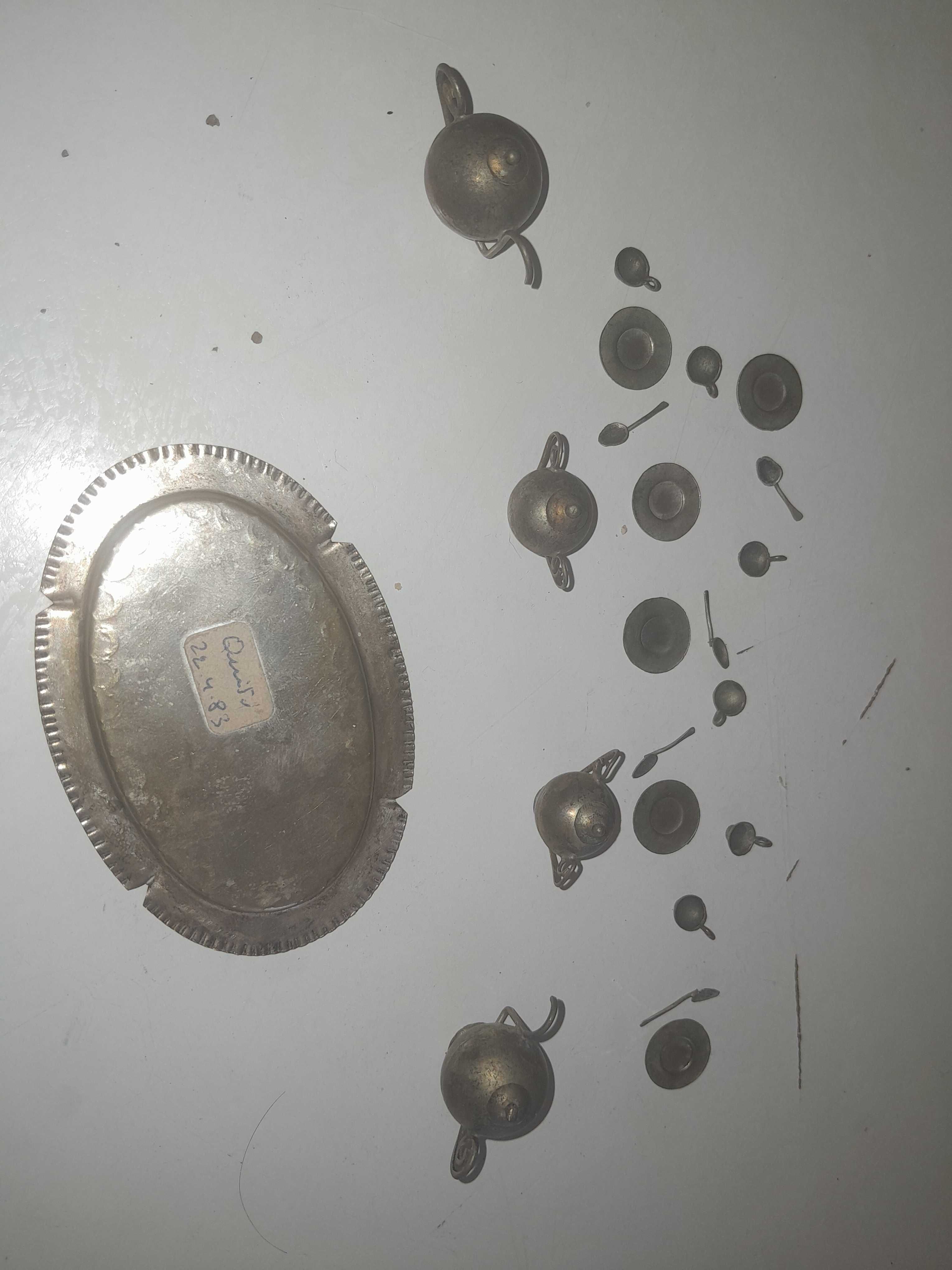 Peças mini de madeira, barro e inox