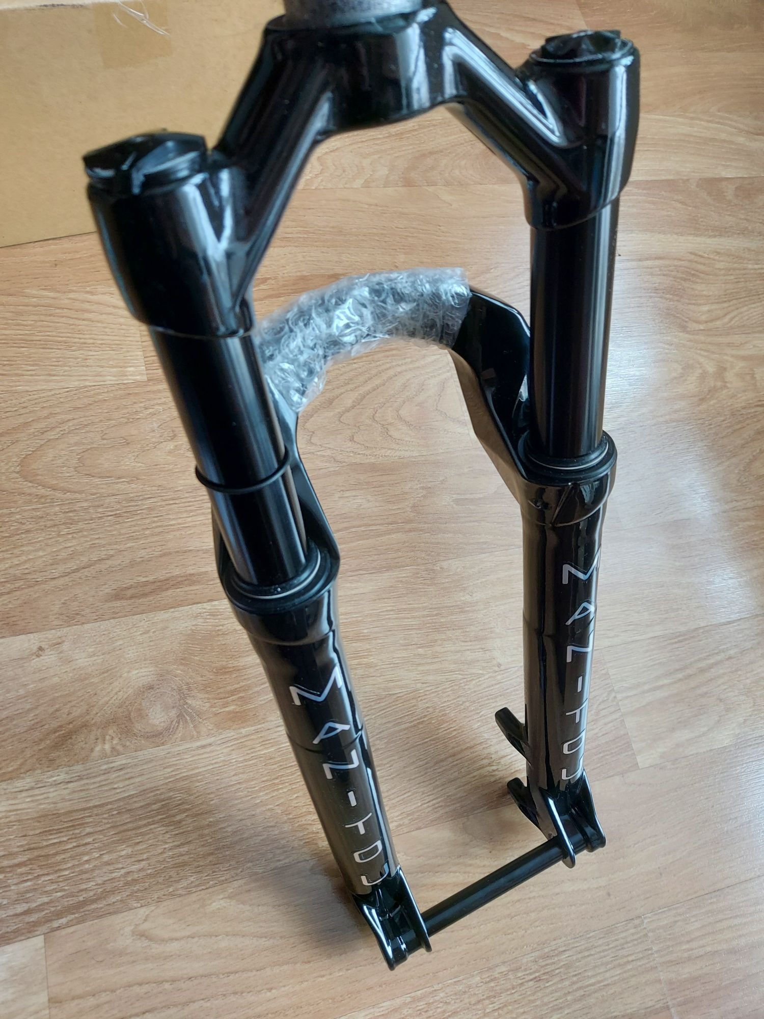 Nowy widelec Manitou R7 Expert, XC cross country - skok 100mm