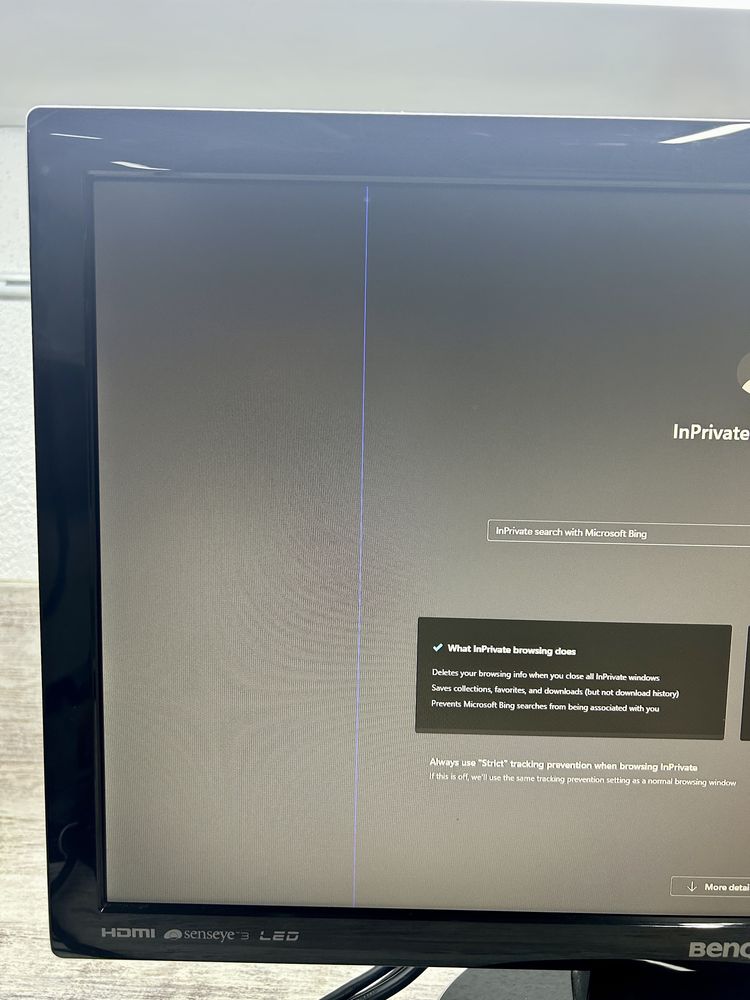 Monitor Benq GL2250 com pequena risca