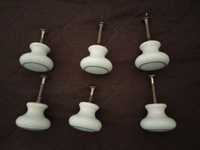Seis puxadores em cerâmica