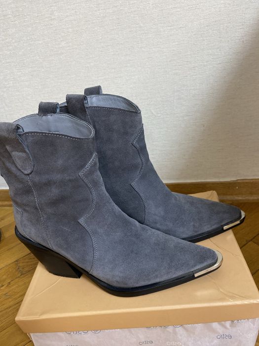 Козаки замшеві сірі Estro