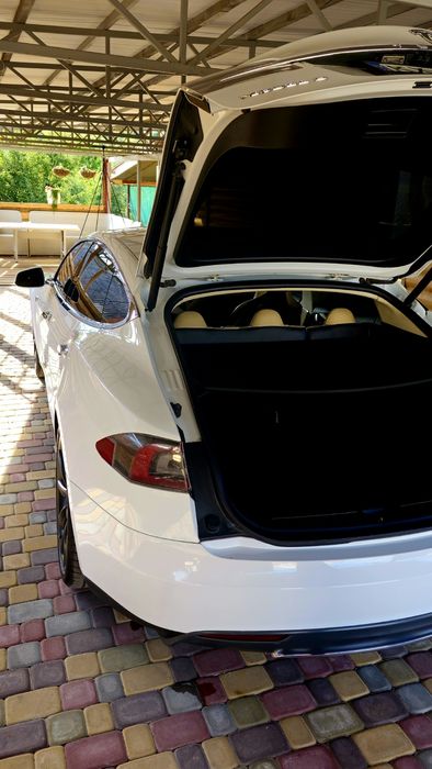 Продам Tesla S p85+