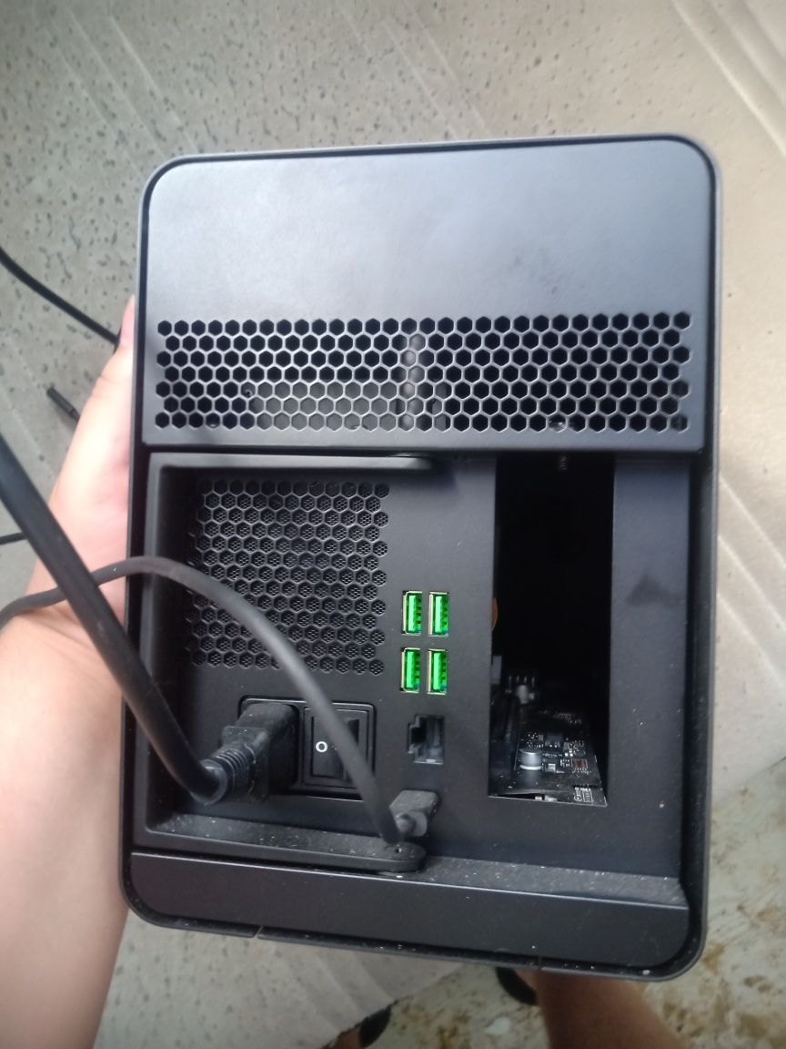 E GPU Razer core x chroma