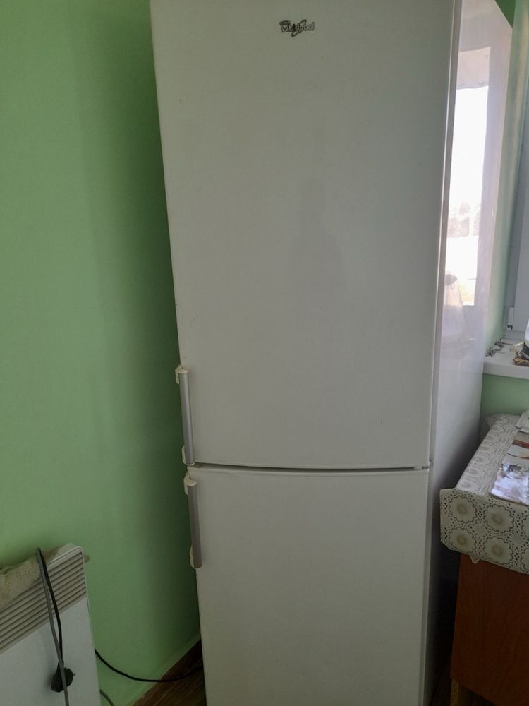 Продаю холодильник whirlpool